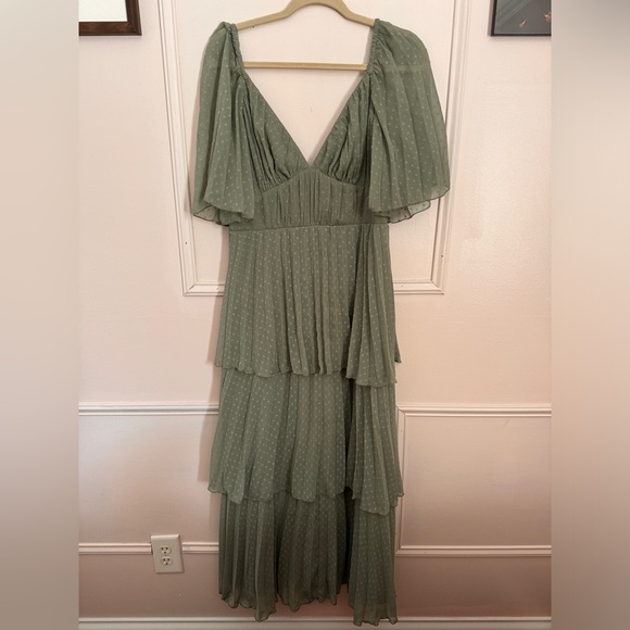 ASOS DESIGN pleated textured midi dress w/ tiered skirt in sage green Size 10 - Picture 4 of 6